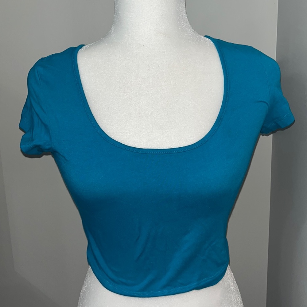 Turquoise cropped t shirt